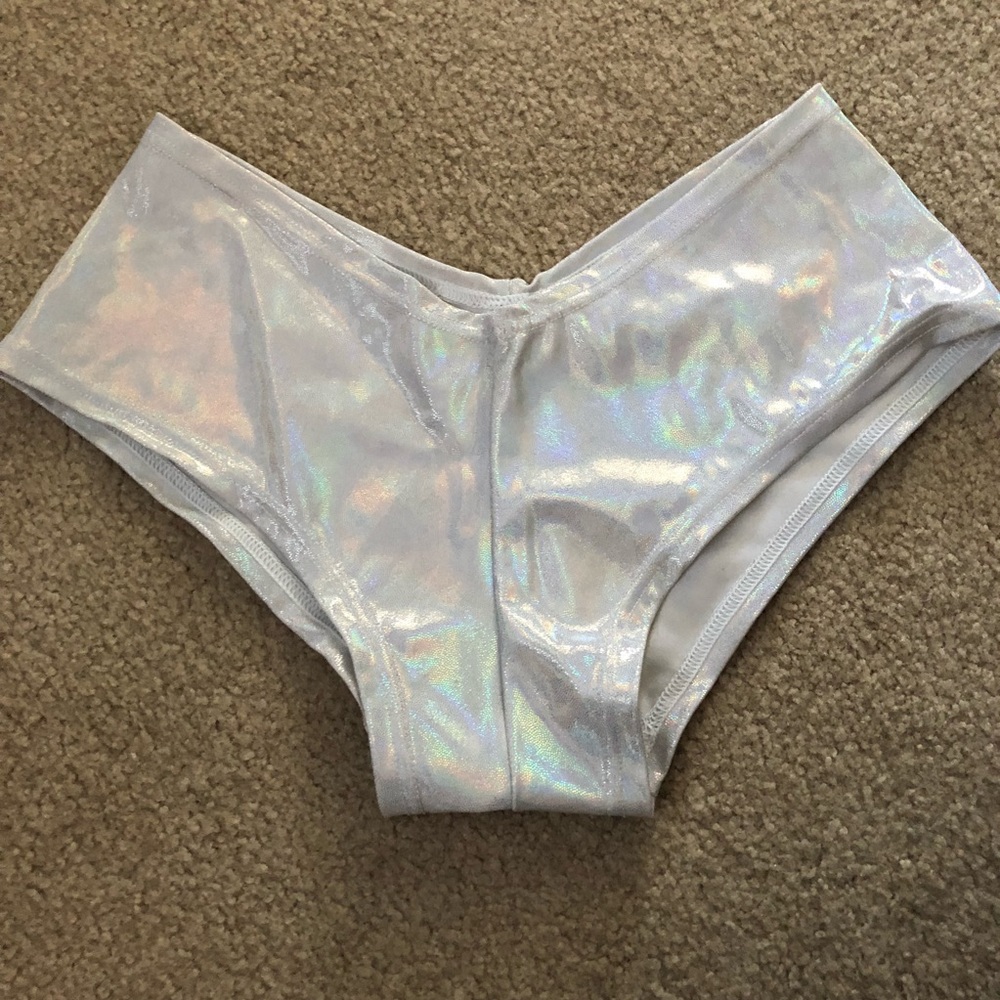 Holographic rave bottoms